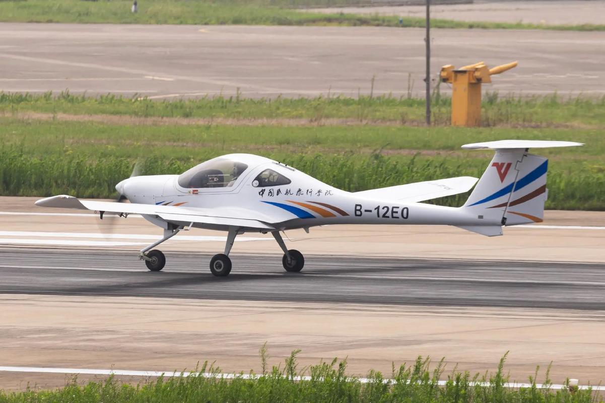 追飛機(jī)的天上人間，兩路口機(jī)場(chǎng)是夢(mèng)的地名